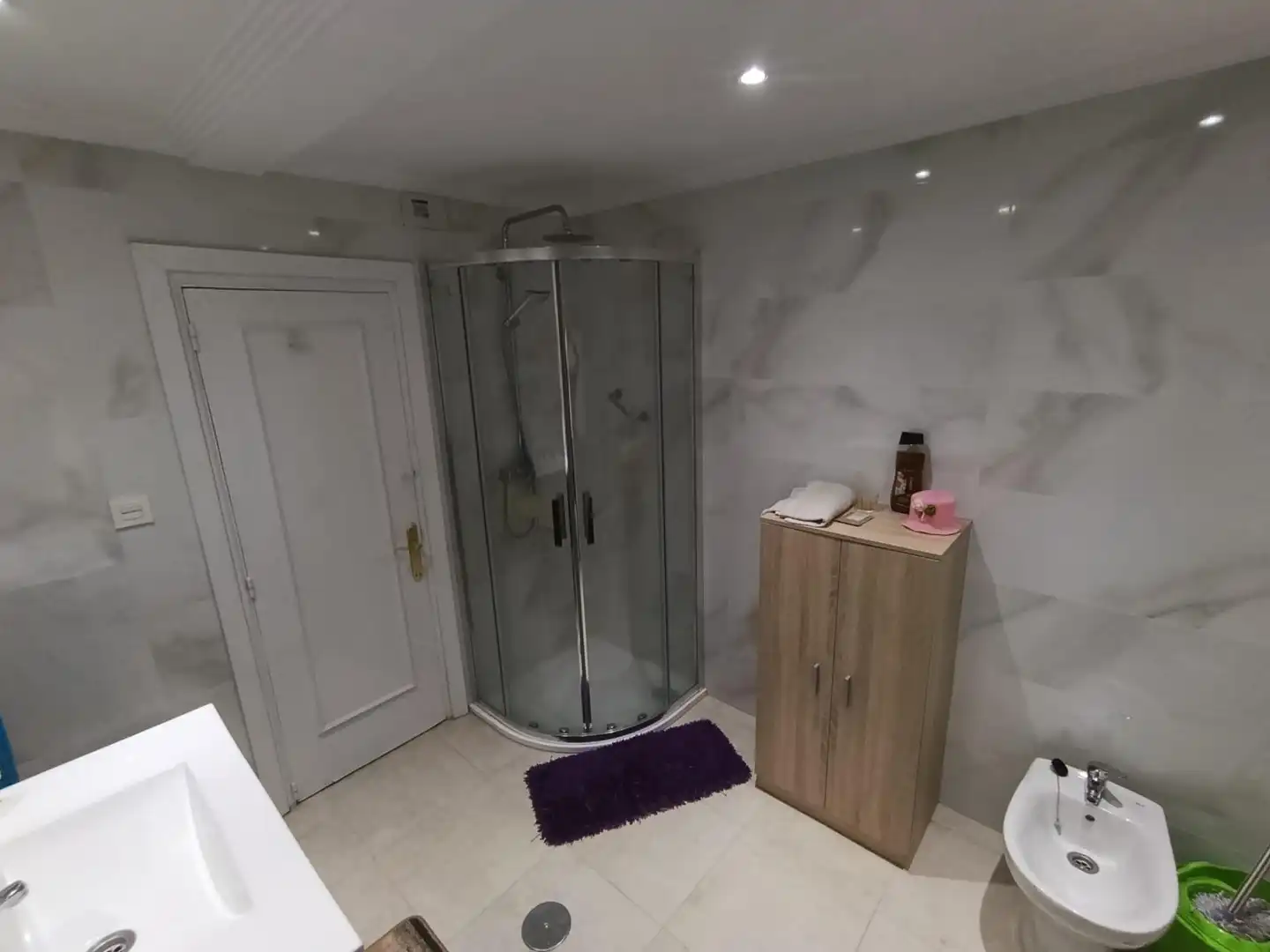 Bany de Apartament de lloguer en Avilés amb Calefacció i Moblat