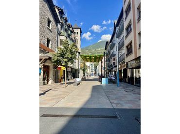 Local comercial de lloguer a Les Escaldes