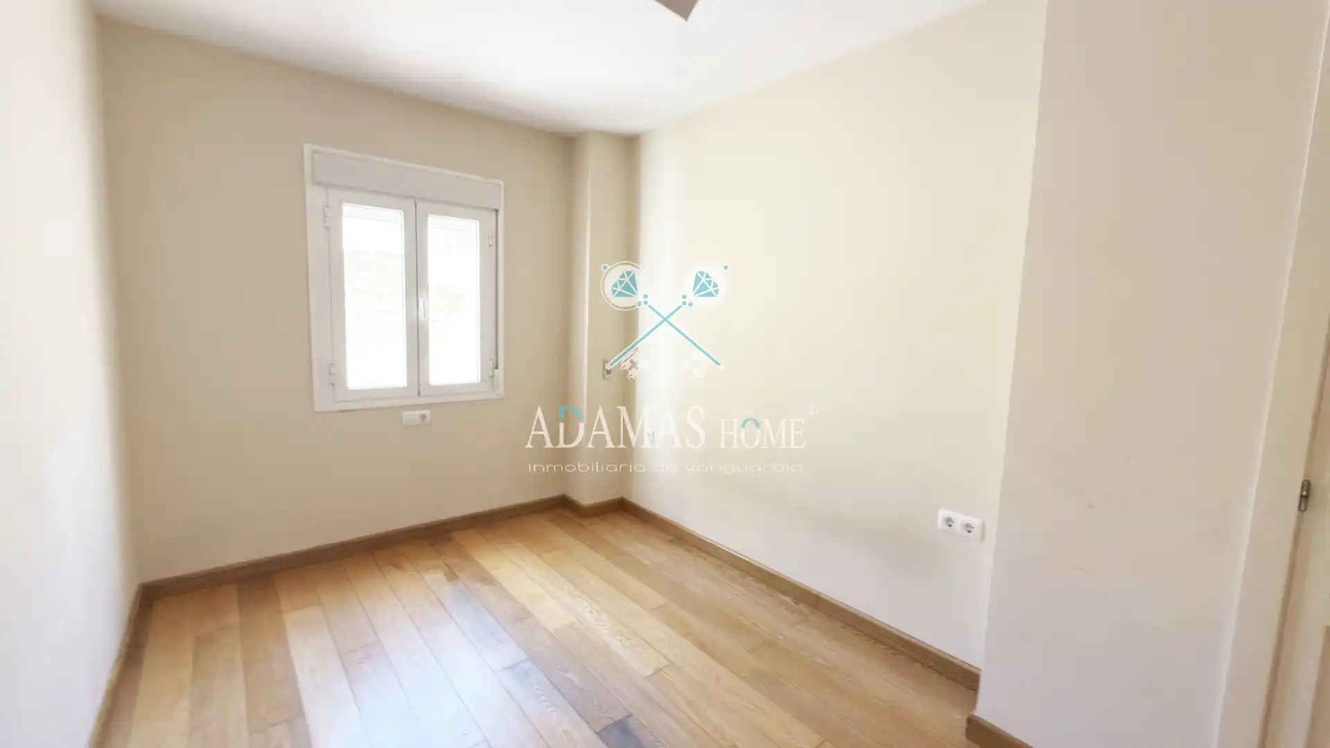Wohnung zum Verkauf in Sevilla mit Klimaanlage, Heizung und Abstellraum
