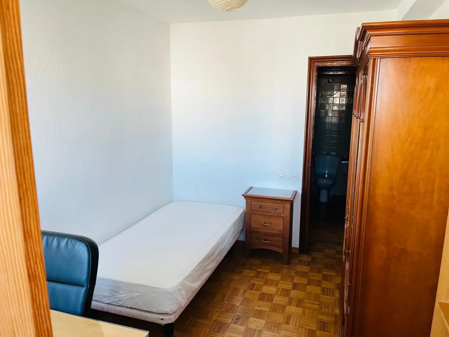 Bedroom of Flat for rent in A Coruña Capital   with Heating, Parquet flooring and Furnished