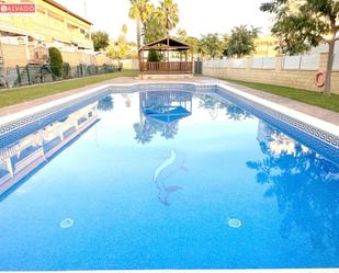 Piscina de Casa adosada en venda en Cunit amb Aire condicionat, Terrassa i Balcó