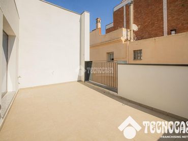 Casa aparellada en venda a Casagemes - Canyadó