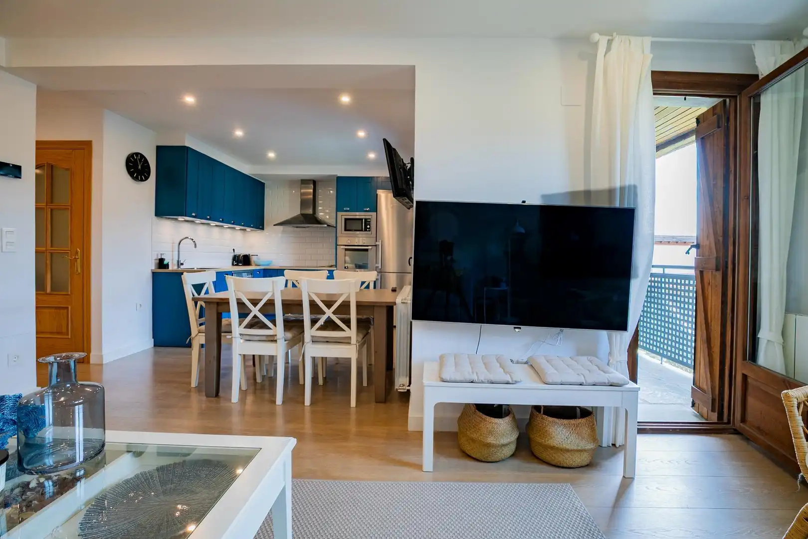 Sala d'estar de Casa o xalet en venda en Sabiñánigo amb Calefacció, Jardí privat i Terrassa