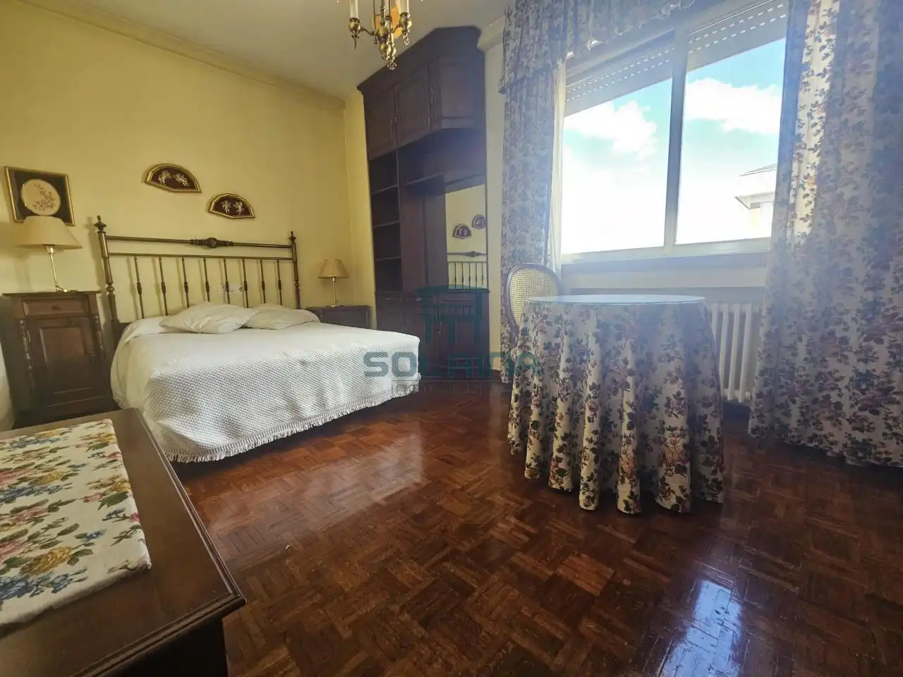 Habitación de Piso en venta en Ourense Capital  con Calefacción, Parquet y Trastero