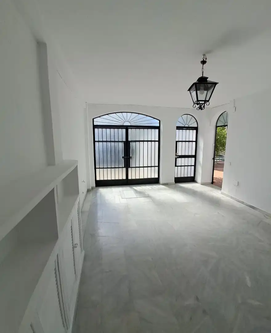 Casa adosada de lloguer en Tomares amb Aire condicionat i Piscina