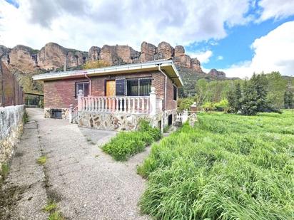 Vista exterior de Casa o xalet en venda en Viguera amb Calefacció, Jardí privat i Terrassa