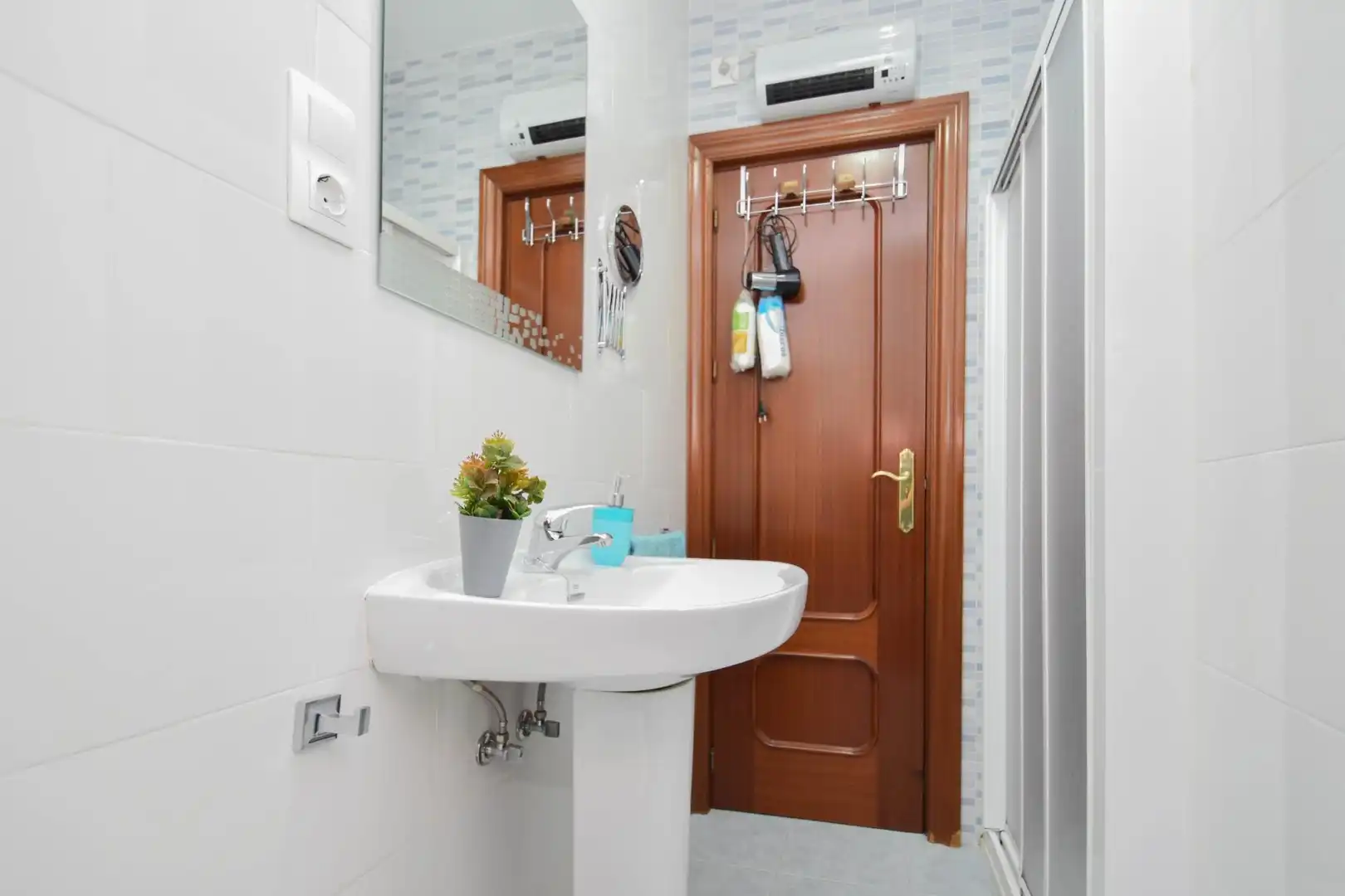 Bathroom of Flat for sale in Granada  with Balcony