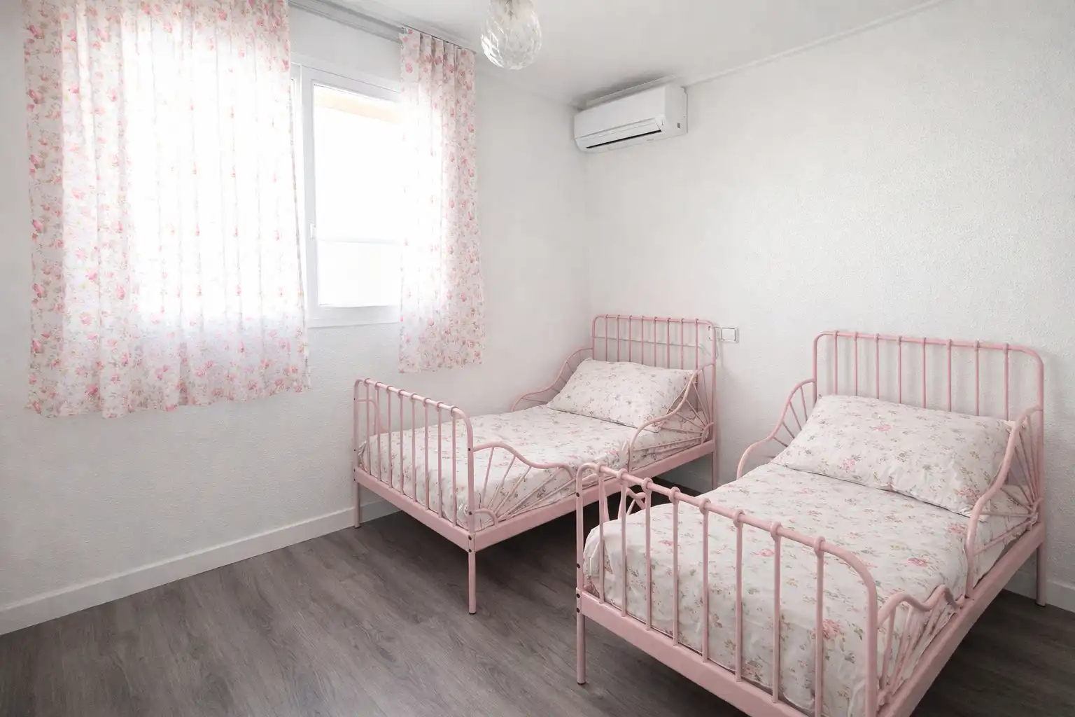 Habitación de Casa adosada en venta en Cartagena con Aire acondicionado, Calefacción y Jardín privado
