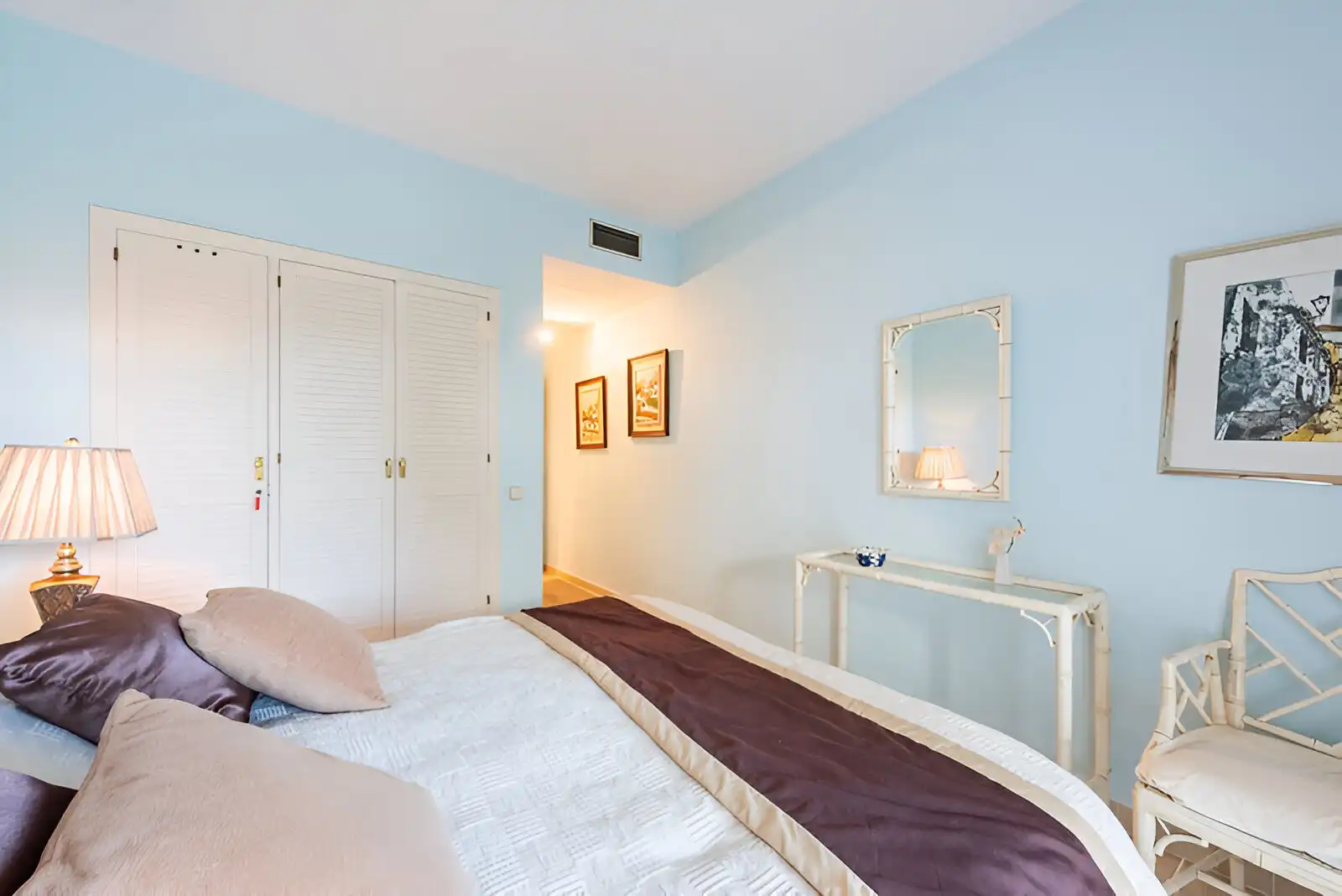 Habitación de Planta baja en venta en Marbella con Aire acondicionado, Terraza y Piscina