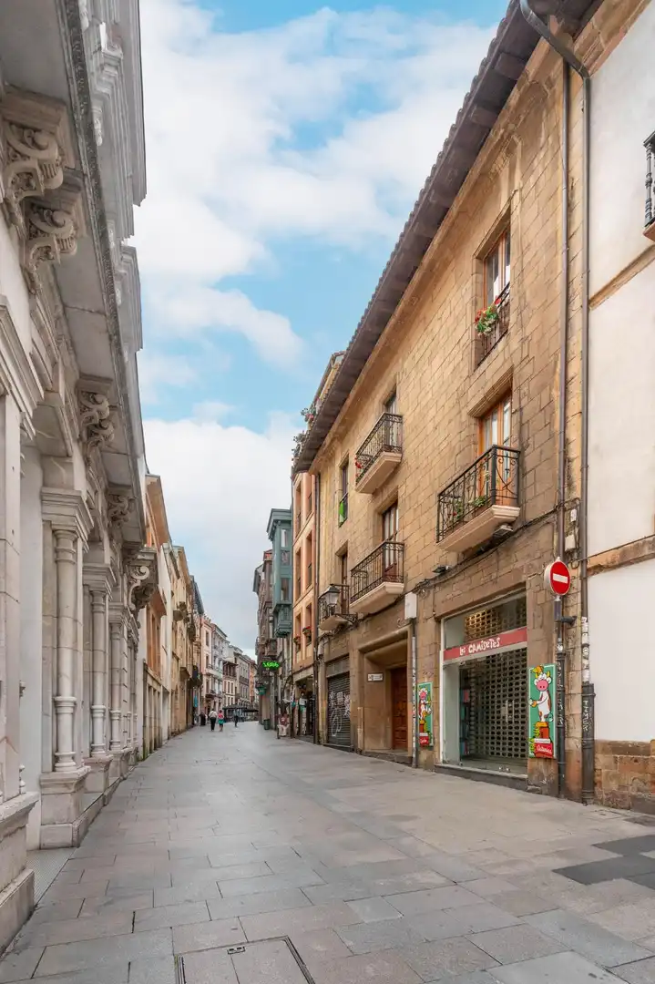 Außenansicht von Wohnung zum Verkauf in Oviedo  mit Heizung, Möbliert und Balkon