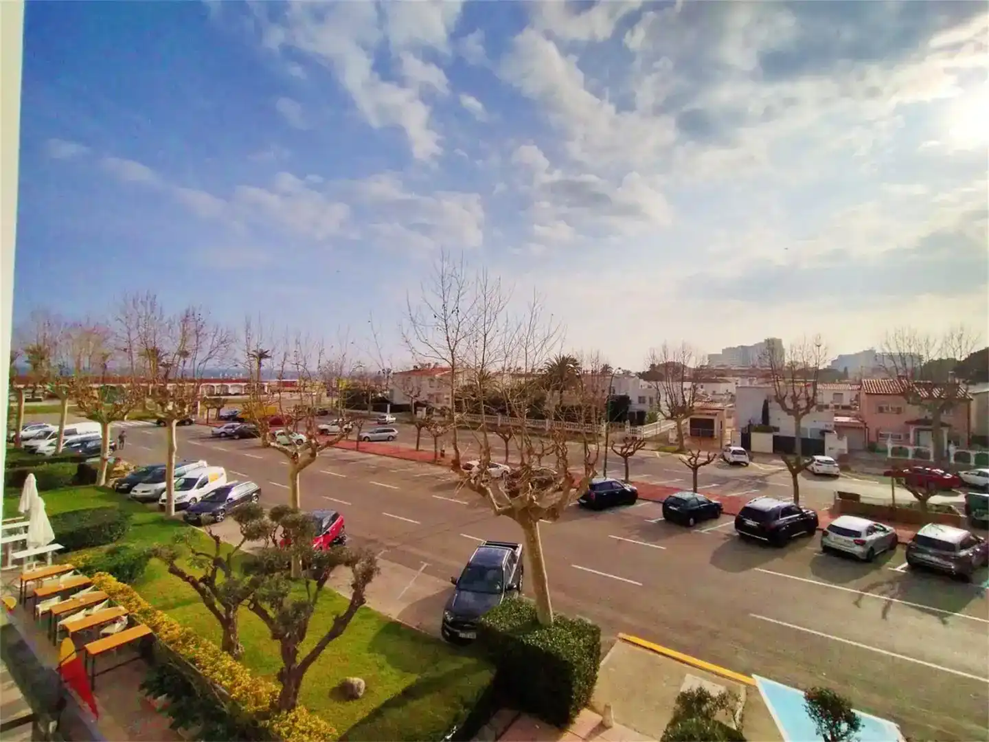 Vista exterior de Estudi en venda en Empuriabrava amb Aire condicionat