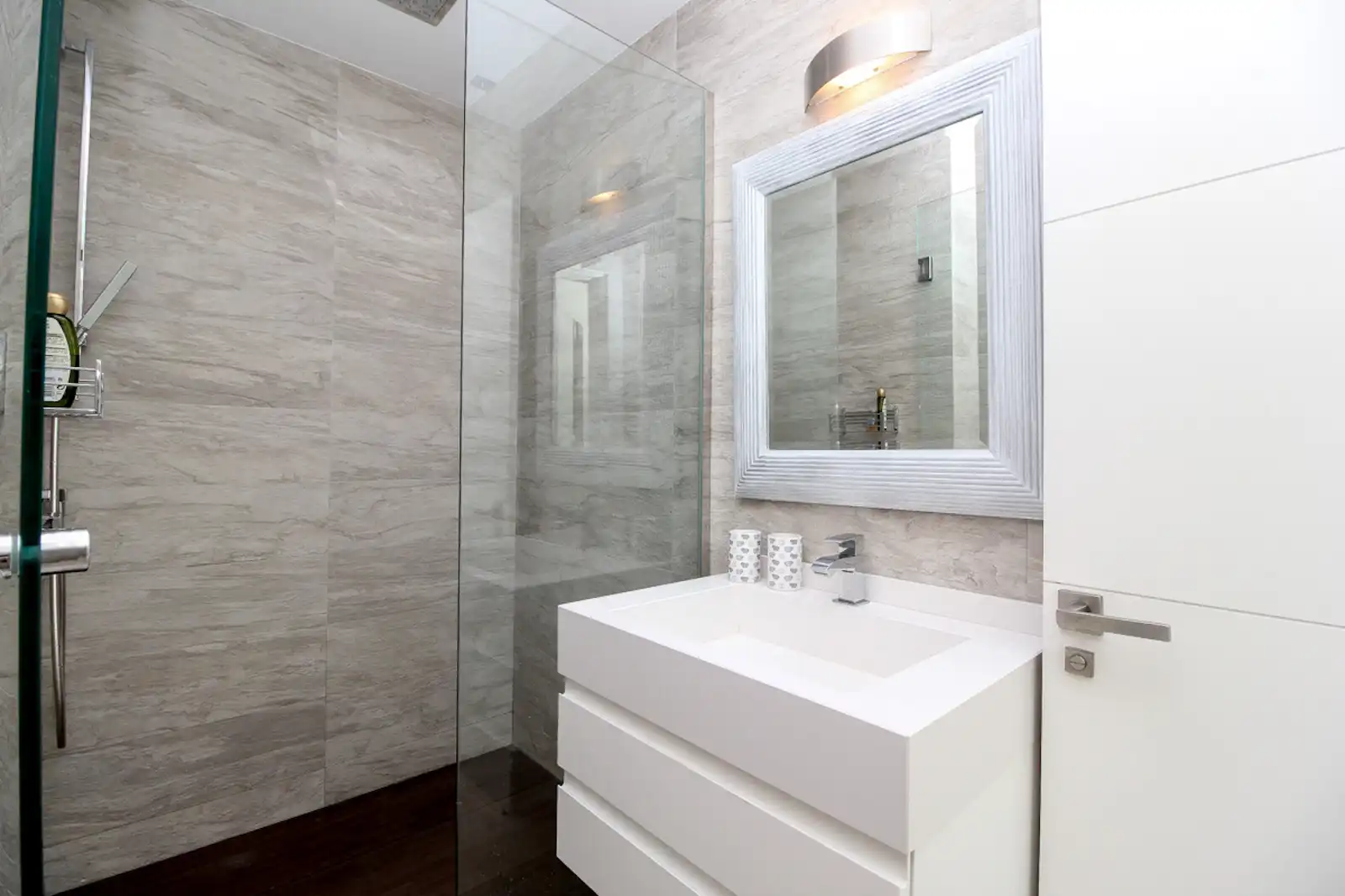 Baño de Casa adosada de alquiler en Marbella con Aire acondicionado, Calefacción y Jardín privado