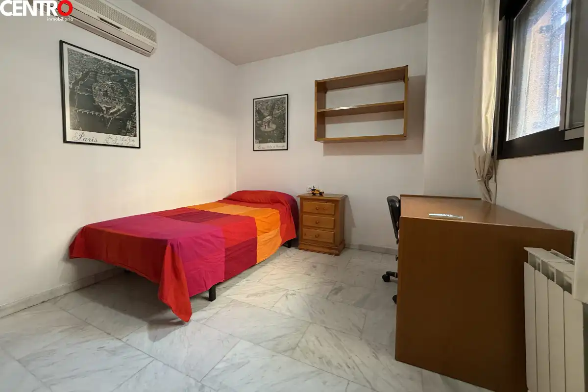 Habitación de Piso en venta en Granada con Aire acondicionado, Calefacción y Jardín privado