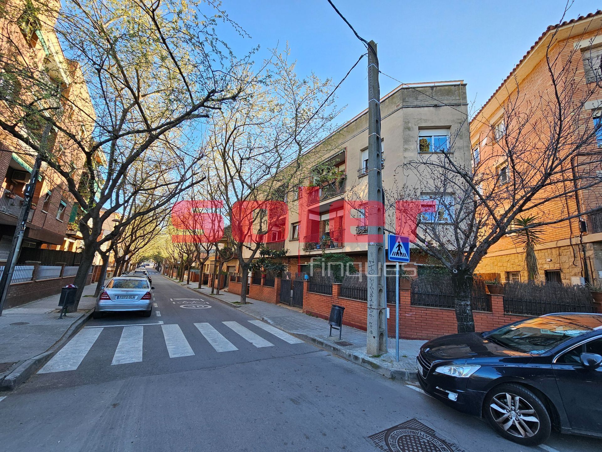 Vista exterior de Local en venda en Sant Cugat del Vallès