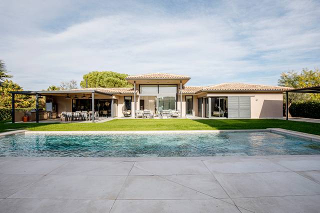 Casa-chalet en Venta en Navata