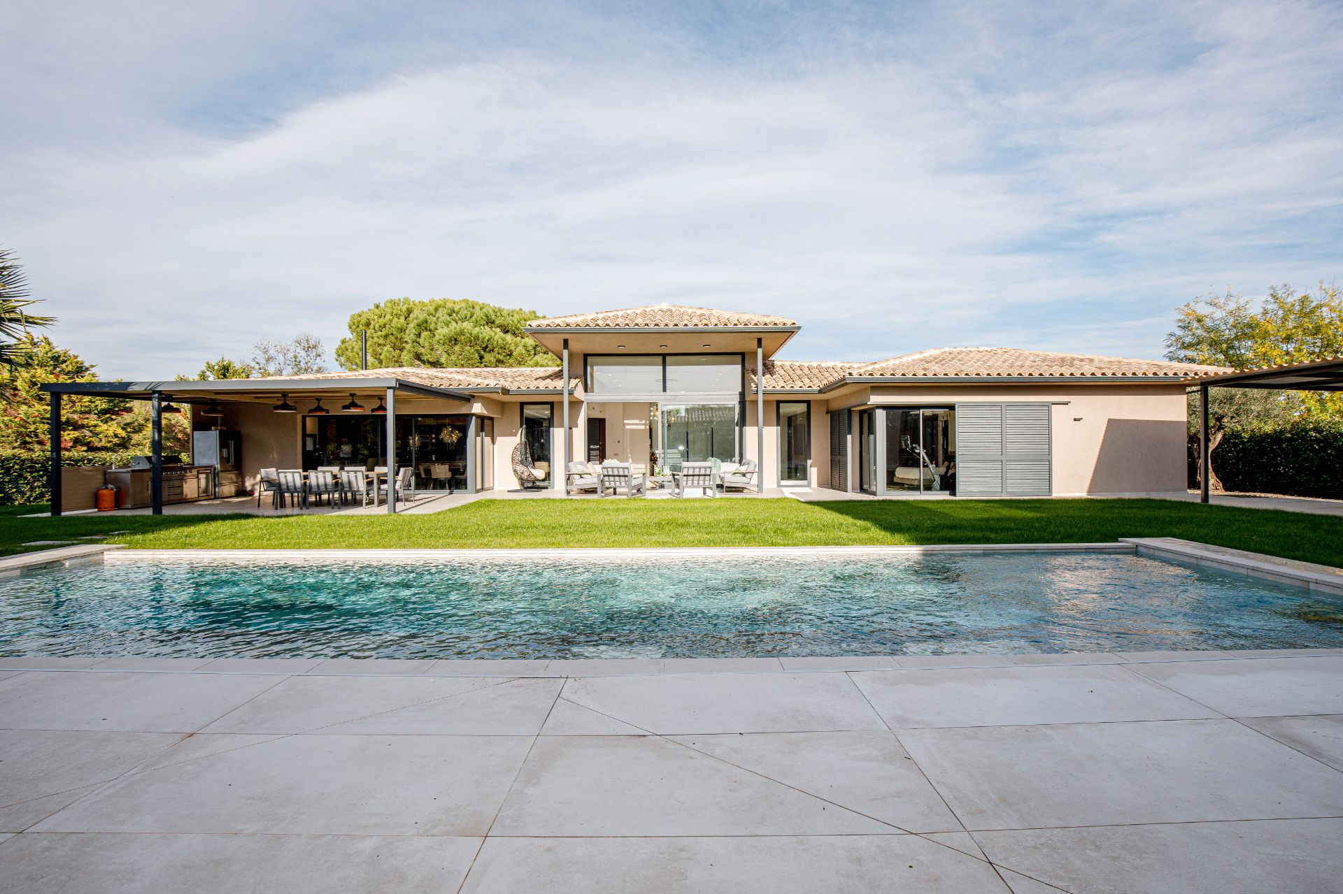 Vista exterior de Casa o xalet en venda en Navata amb Aire condicionat, Calefacció i Jardí privat