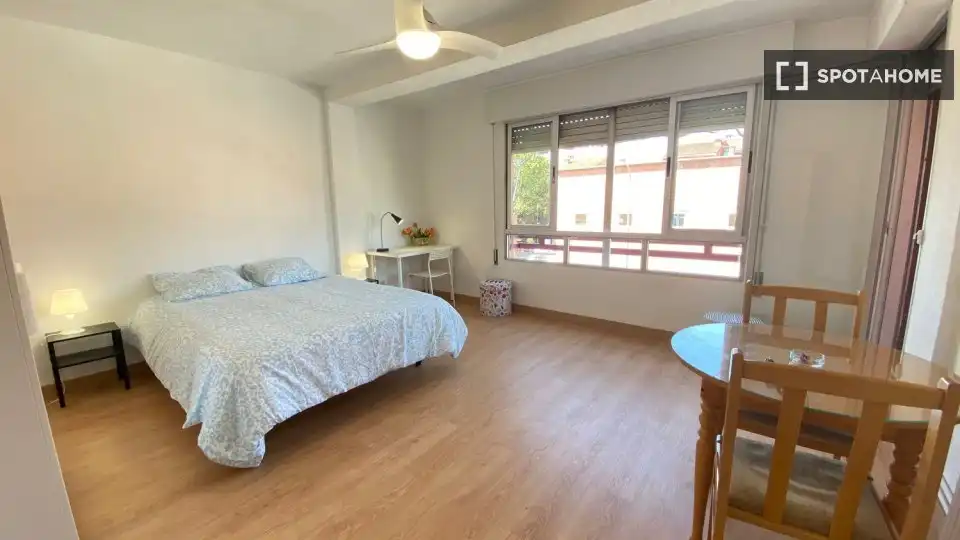 Bedroom of Flat for rent in Madrid  with Air Conditioner, Heating and Furnished