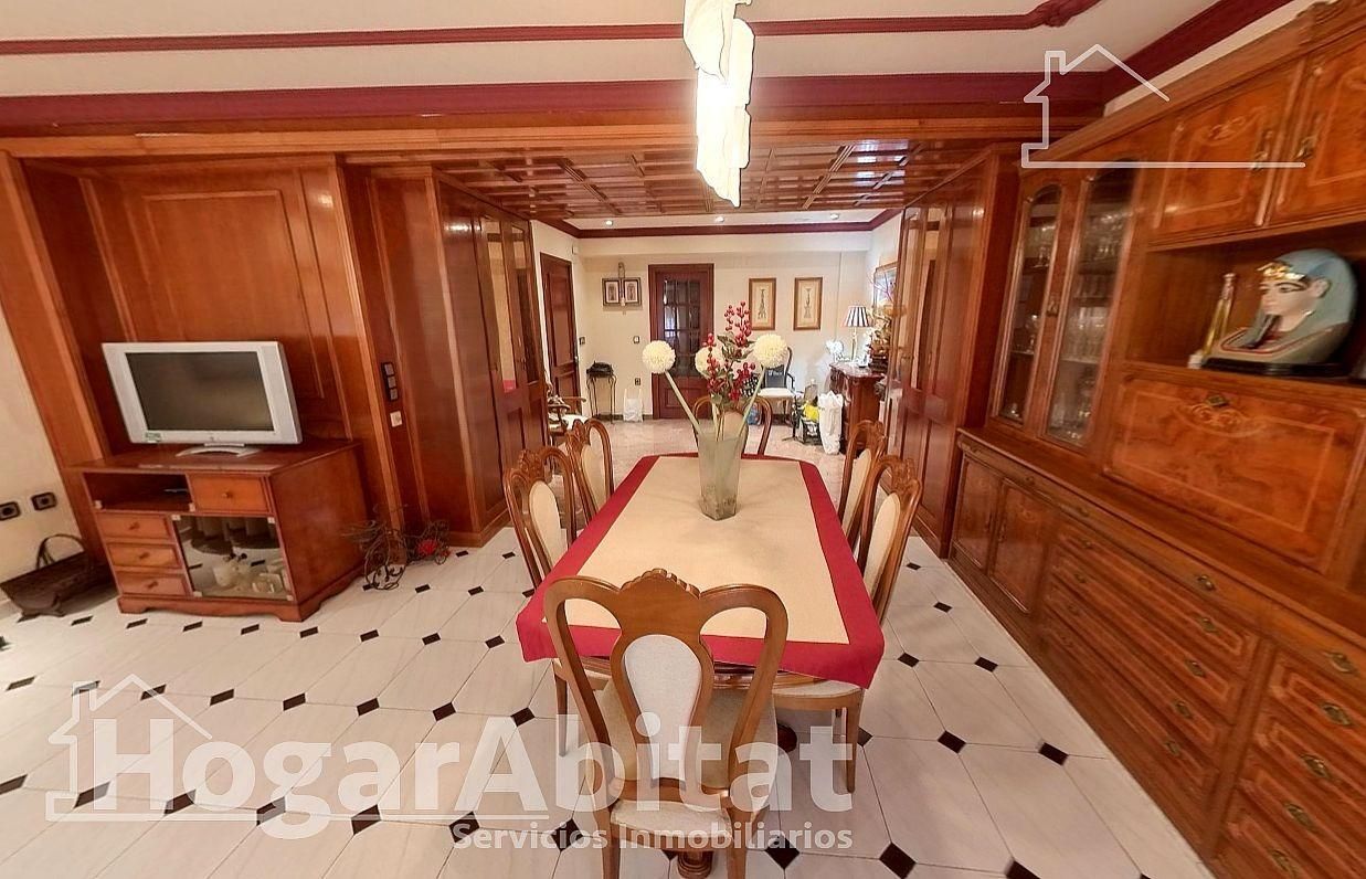 Menjador de Pis en venda en Silla amb Balcó