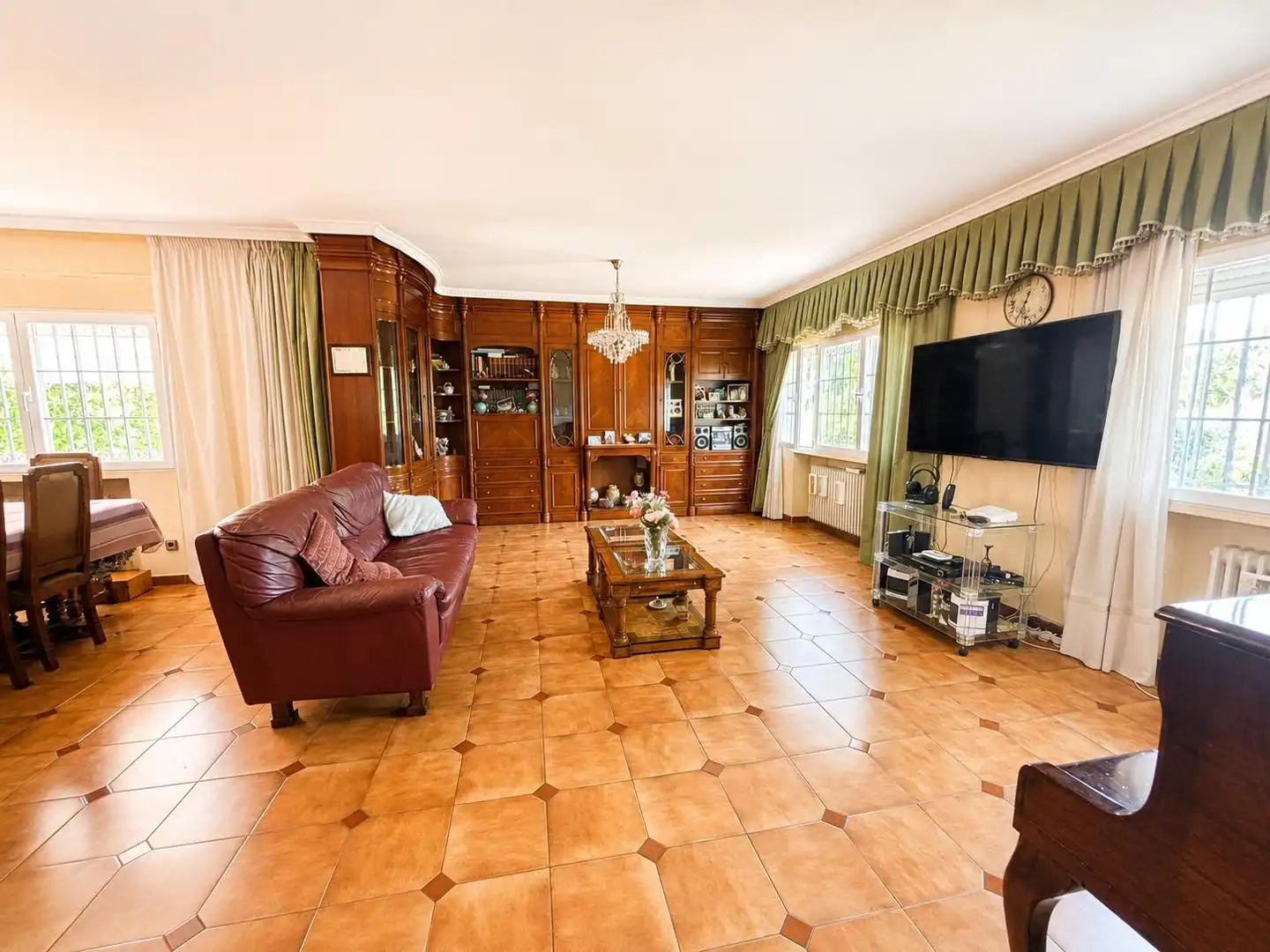 Sala de estar de Casa o chalet en venta en Villaviciosa de Odón con Aire acondicionado, Calefacción y Jardín privado