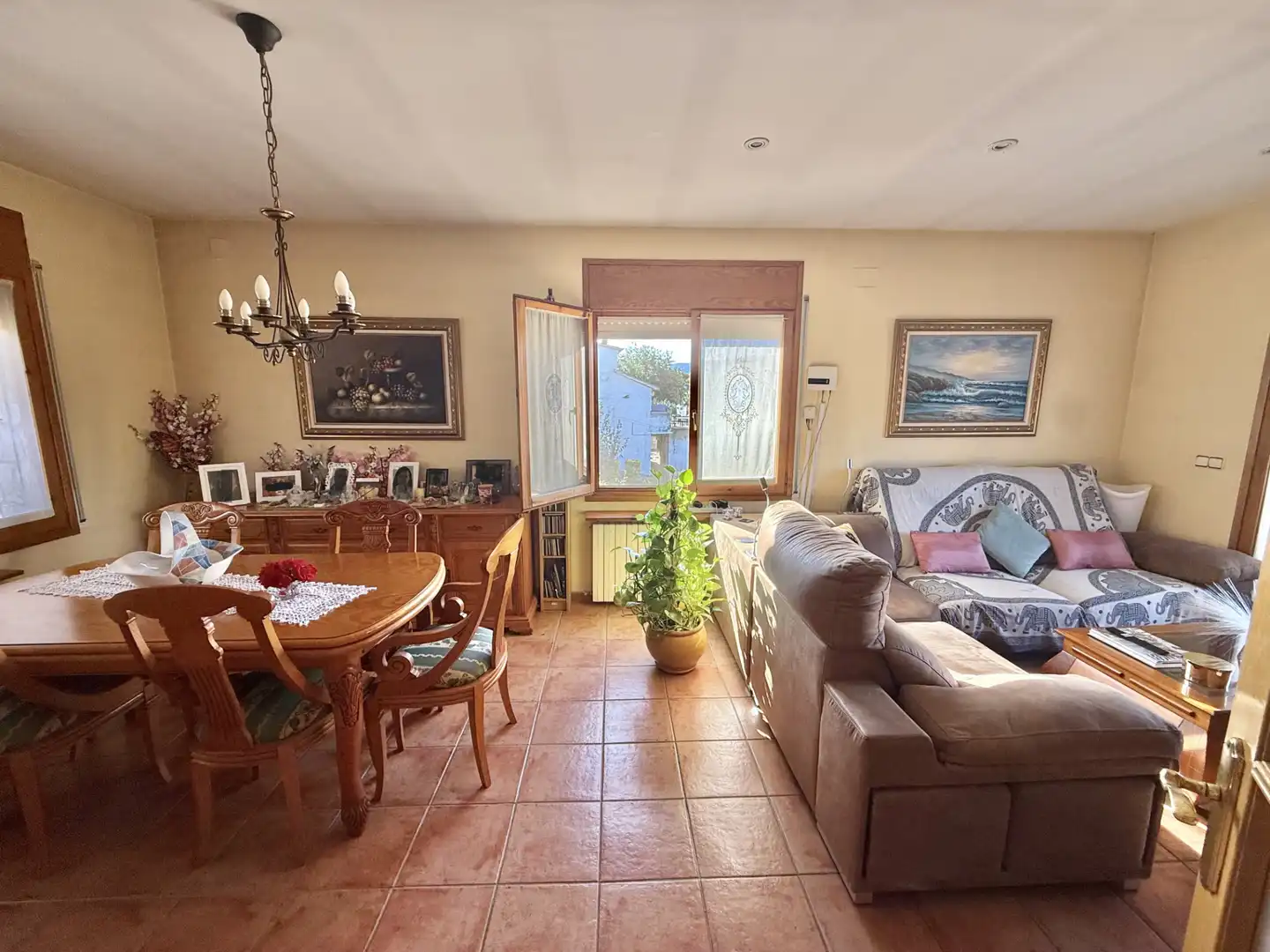 Sala de estar de Casa o chalet en venta en Riells i Viabrea con Calefacción, Jardín privado y Piscina