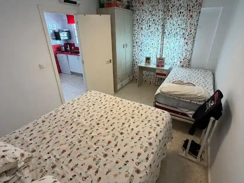 Dormitori de Casa o xalet en venda en La Línea de la Concepción amb Aire condicionat, Jardí privat i Piscina