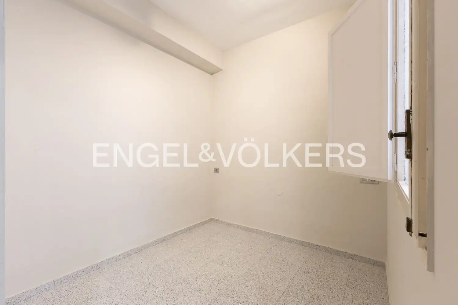 Wohnung zur Miete in Valencia mit Klimaanlage, Heizung und Parkett