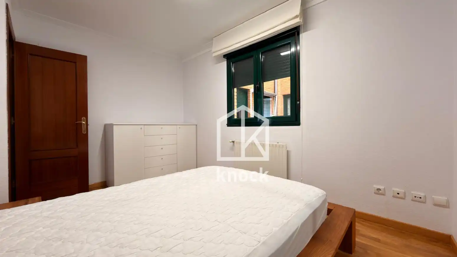 Habitación de Piso en venta en Oviedo  con Calefacción