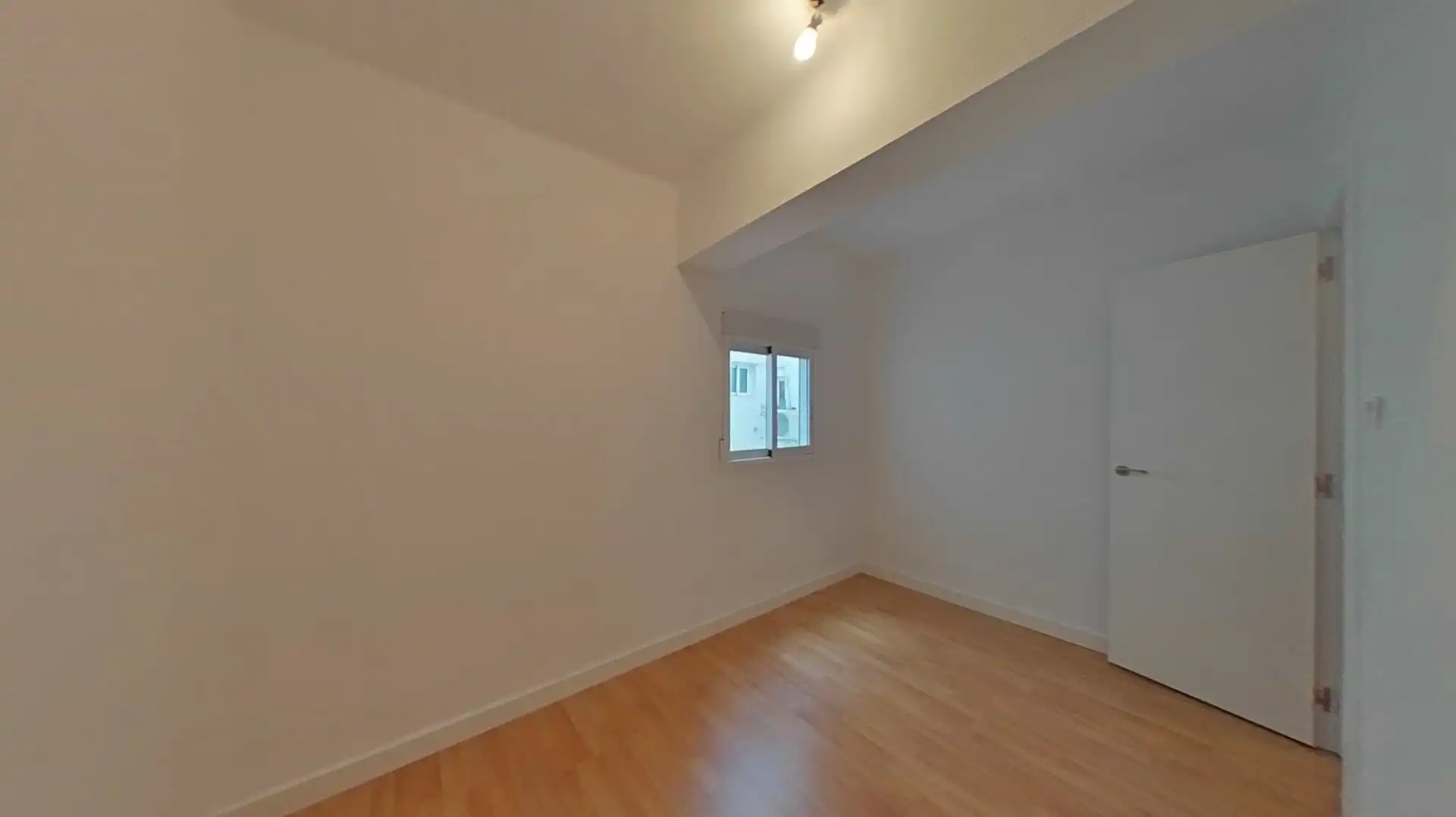 Habitación de Piso en venta en Valencia con Balcón