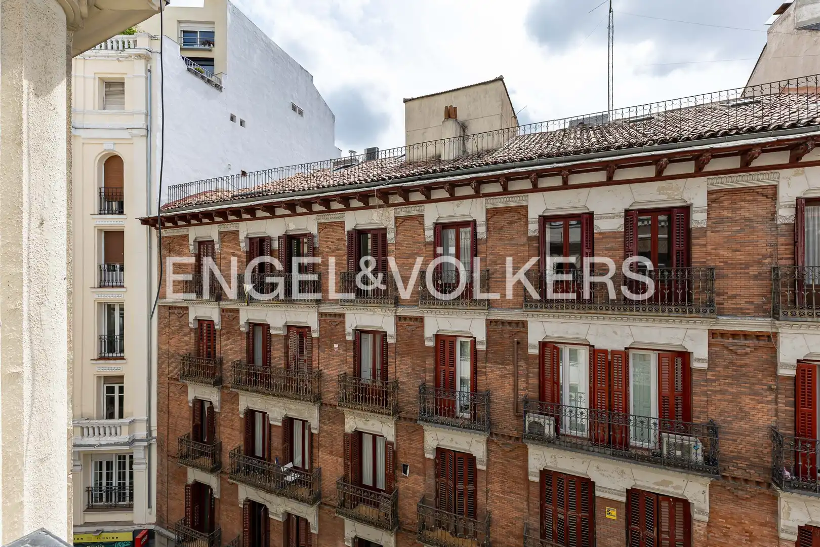 Vista exterior de Pis en venda en Madrid amb Aire condicionat, Calefacció i Balcó