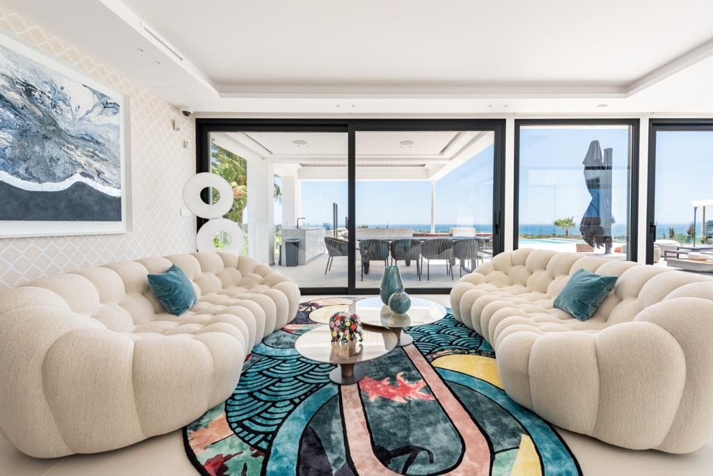 Sala de estar de Casa o chalet en venta en Benahavís con Aire acondicionado, Calefacción y Jardín privado