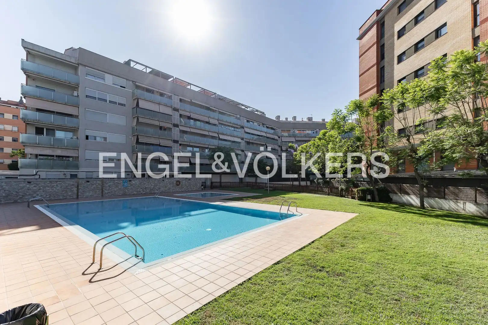 Piscina de Ático en venta en Sant Joan Despí con Aire acondicionado, Calefacción y Parquet