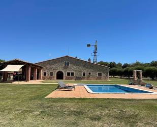 Vista exterior de Casa o xalet en venda en Vilobí d'Onyar amb Terrassa i Piscina