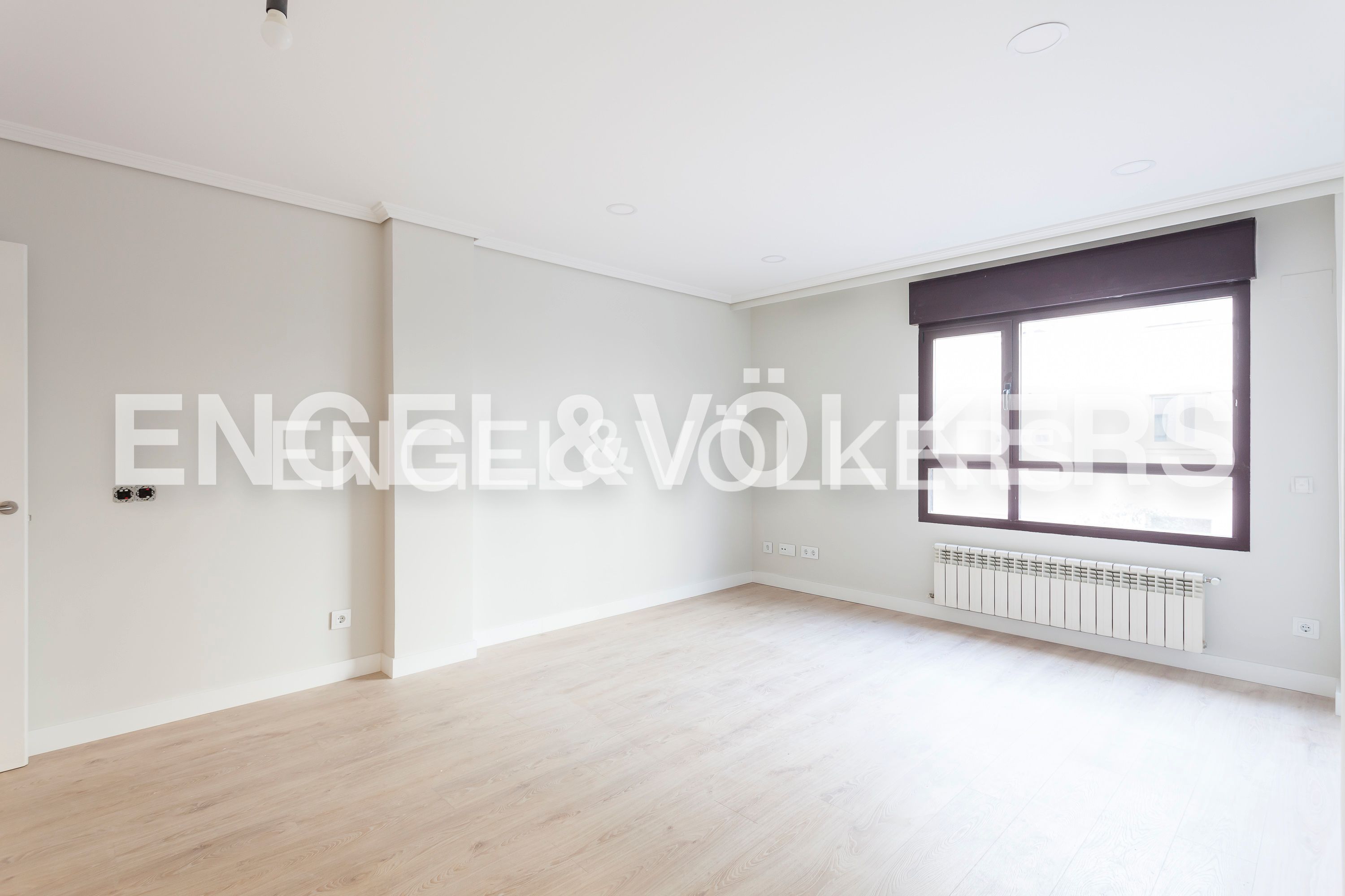 Dormitori de Apartament de lloguer en  Madrid Capital amb Aire condicionat, Calefacció i Jardí privat