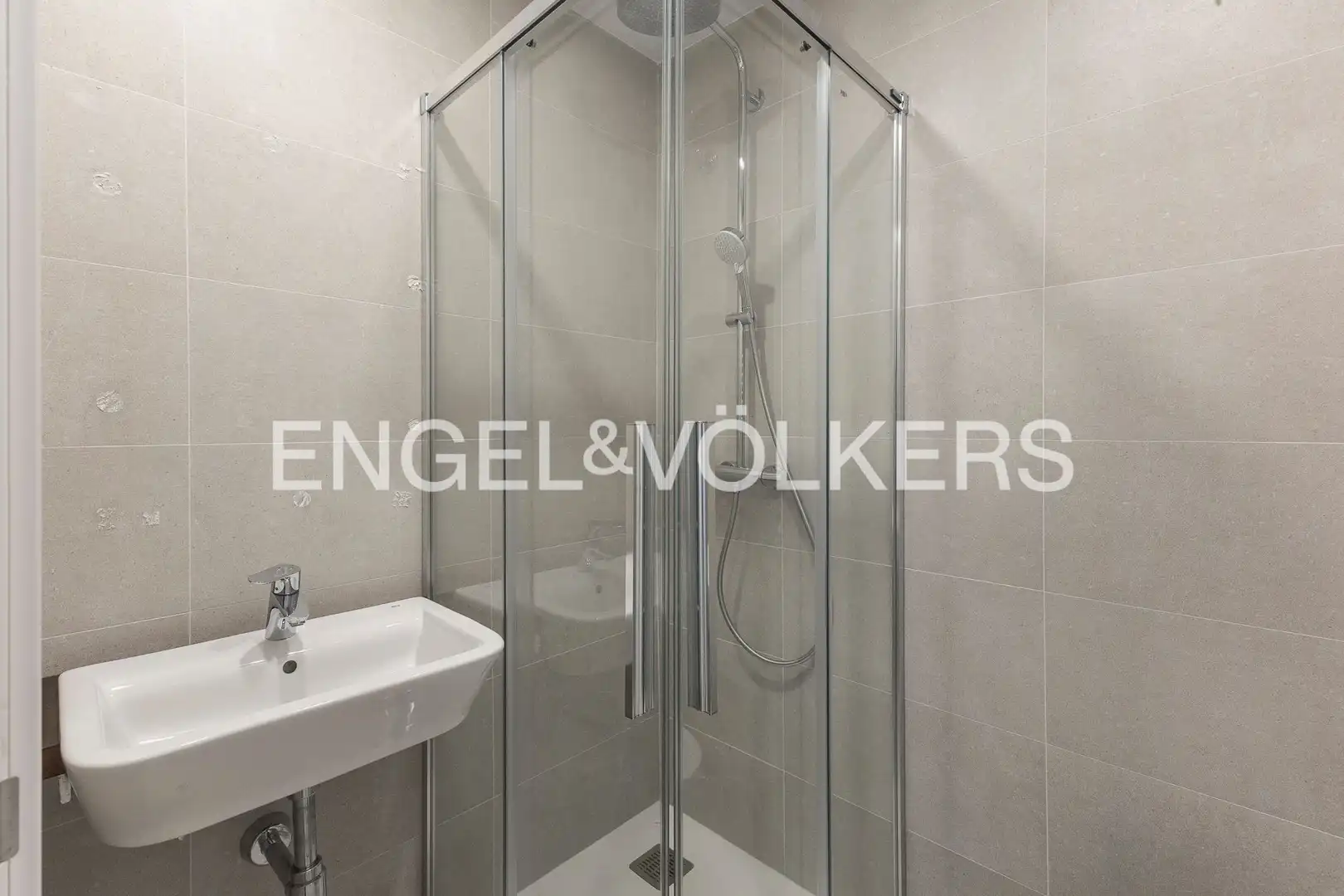 Baño de Dúplex en venta en Barcelona con Aire acondicionado, Calefacción y Jardín privado