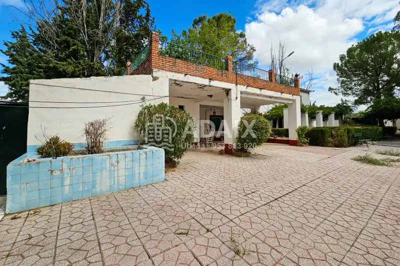 Vista exterior de Casa o chalet en venta en Úbeda con Terraza, Trastero y Balcón