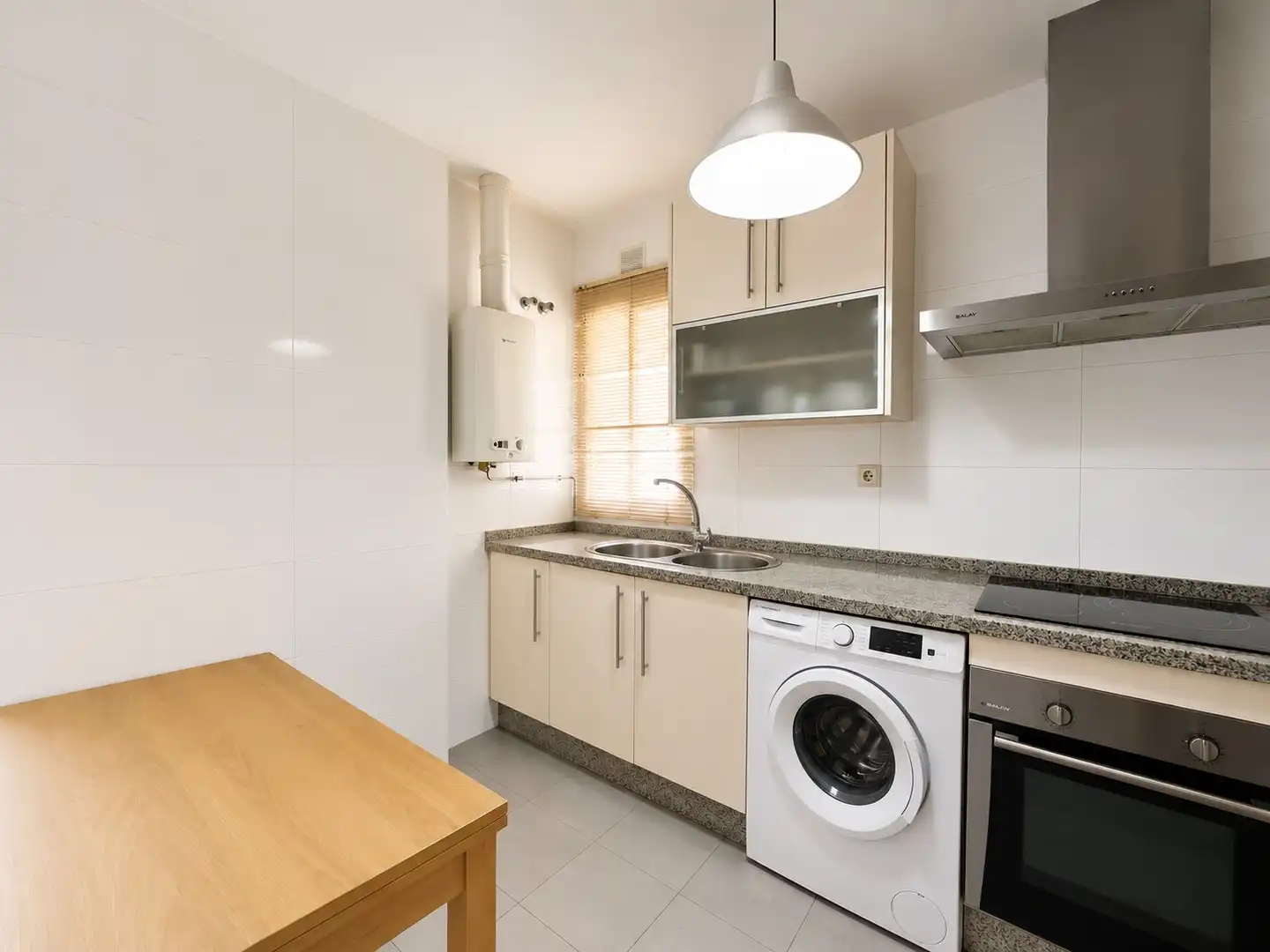 Kitchen of Flat for sale in Vélez-Málaga  with Parquet flooring, Terrace and Storage room