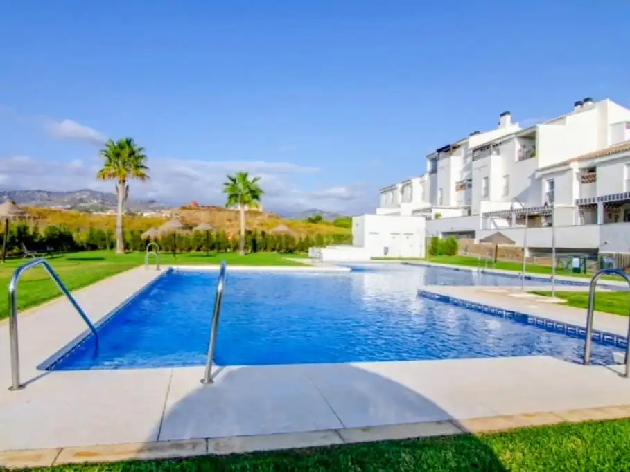Piscina de Piso en venta en Vélez-Málaga con Aire acondicionado y Terraza
