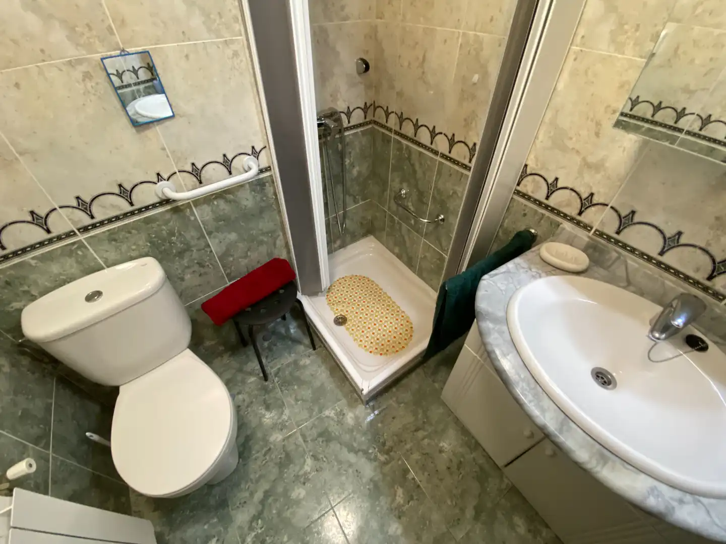 Bany de Pis en venda en Bilbao  amb Calefacció, Moblat i Balcó