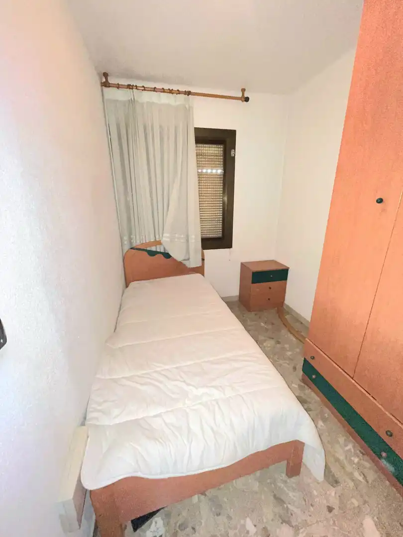 Schlafzimmer von Dachboden zum Verkauf in Sant Boi de Llobregat mit Balkon