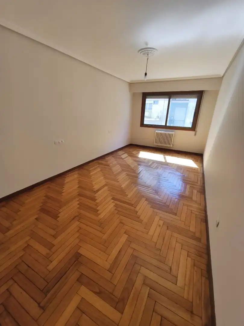 Sala de estar de Piso en venta en Ourense Capital  con Calefacción, Parquet y Trastero