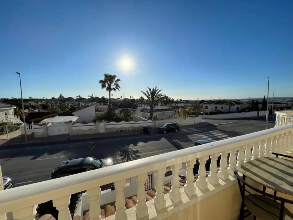 Vista exterior de Casa adosada en venda en Rojales amb Aire condicionat, Jardí privat i Piscina