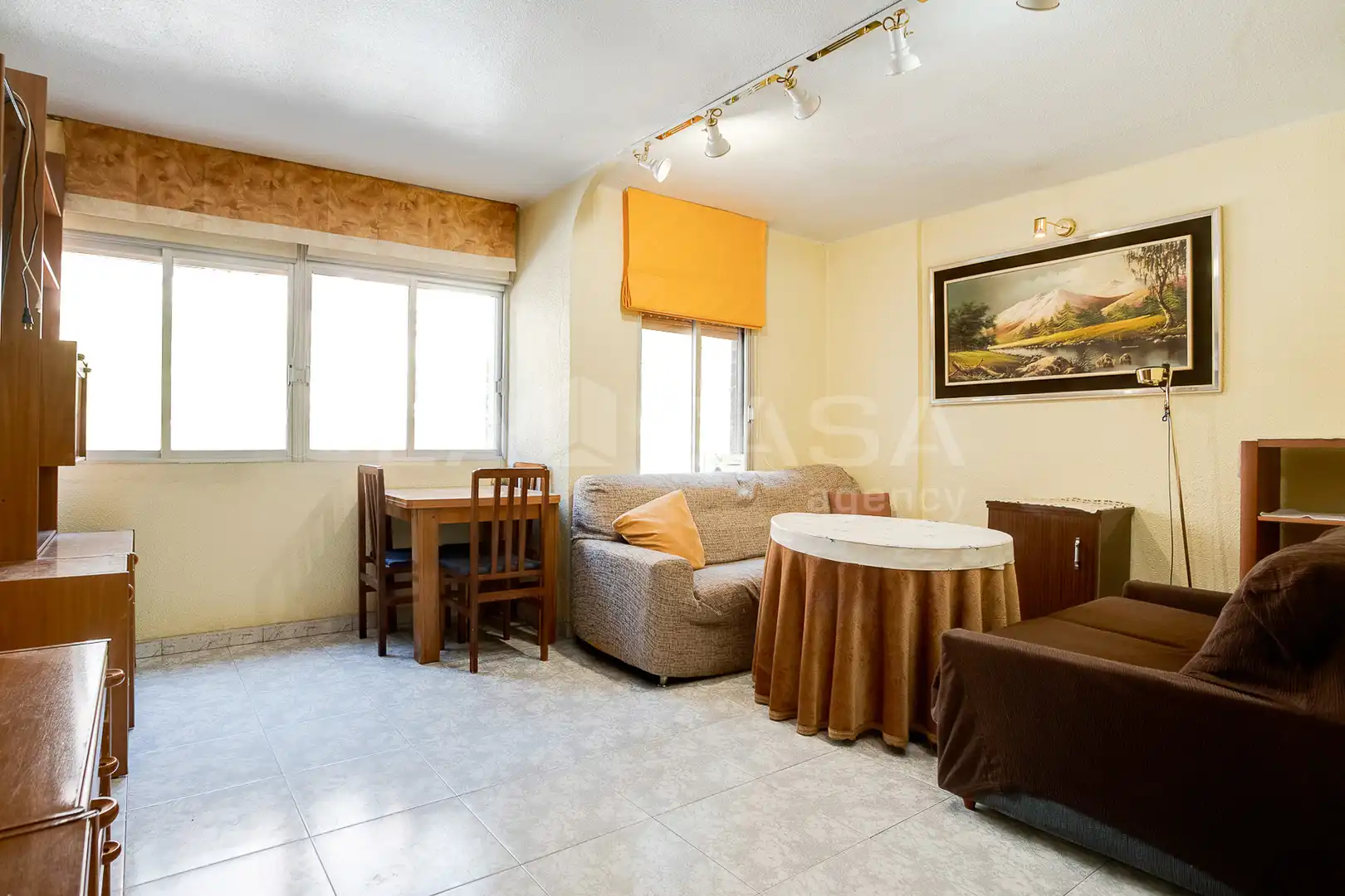 Sala de estar de Piso en venta en Cornellà de Llobregat con Calefacción