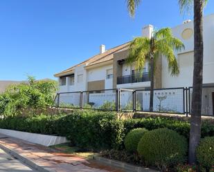 Vista exterior de Casa adosada en venda en Mijas amb Terrassa i Balcó