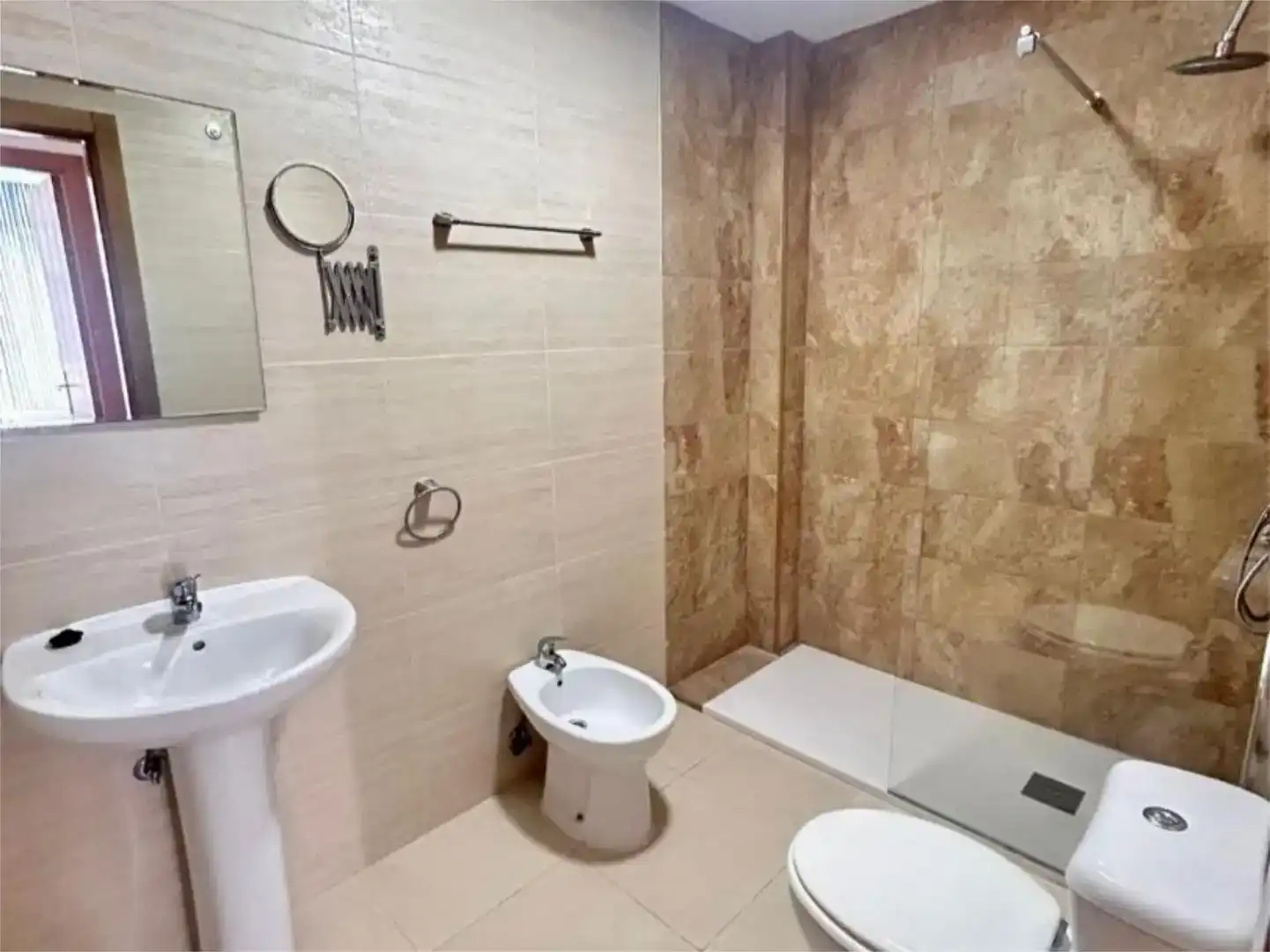 Baño de Piso en venta en Barbate con Aire acondicionado, Piscina y Balcón