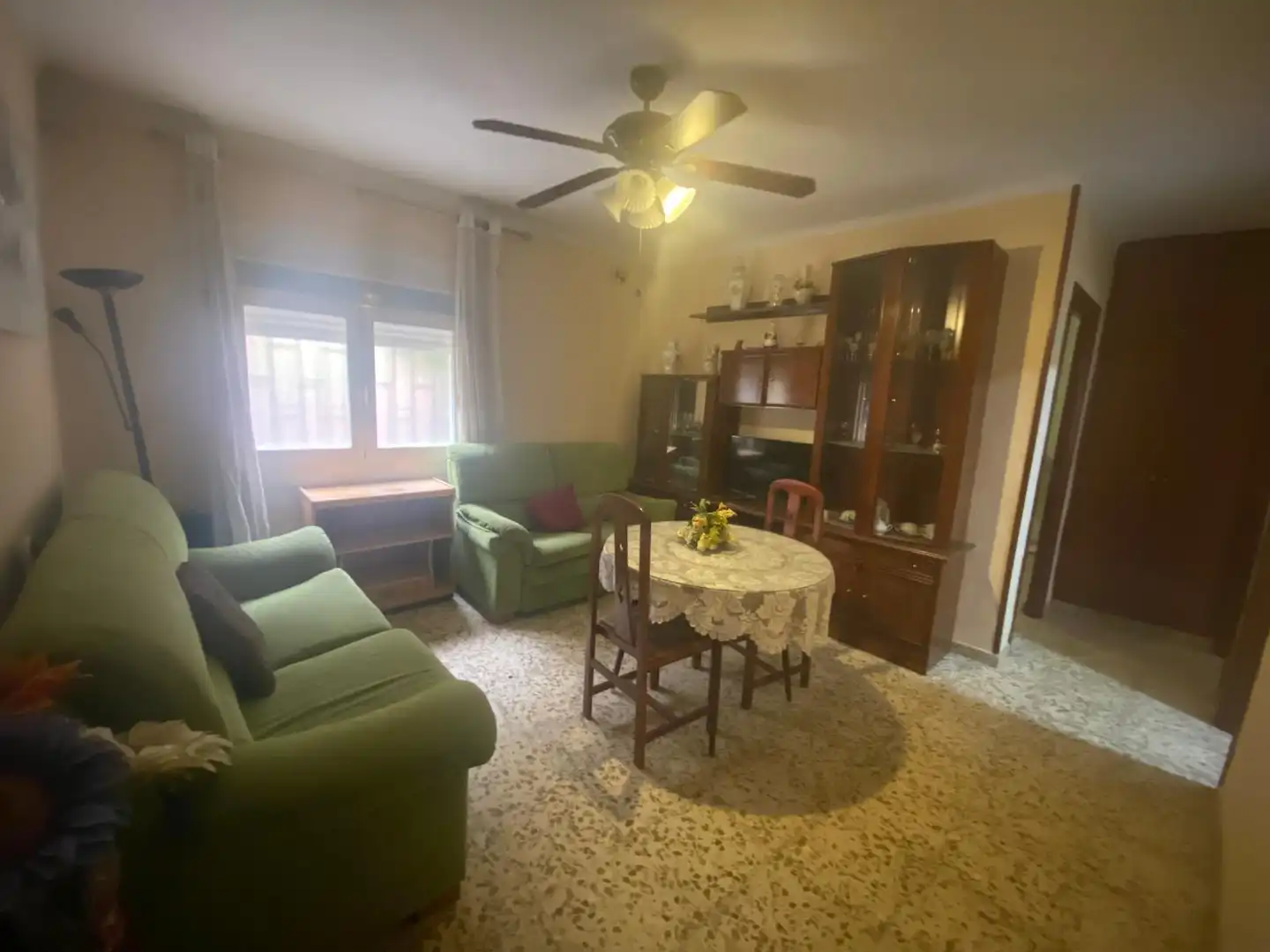 Sala d'estar de Pis en venda en Granada amb Moblat
