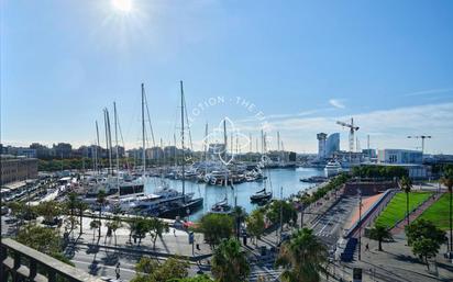 Exterior view of Apartment for sale in  Barcelona Capital  with Air Conditioner and Parquet flooring