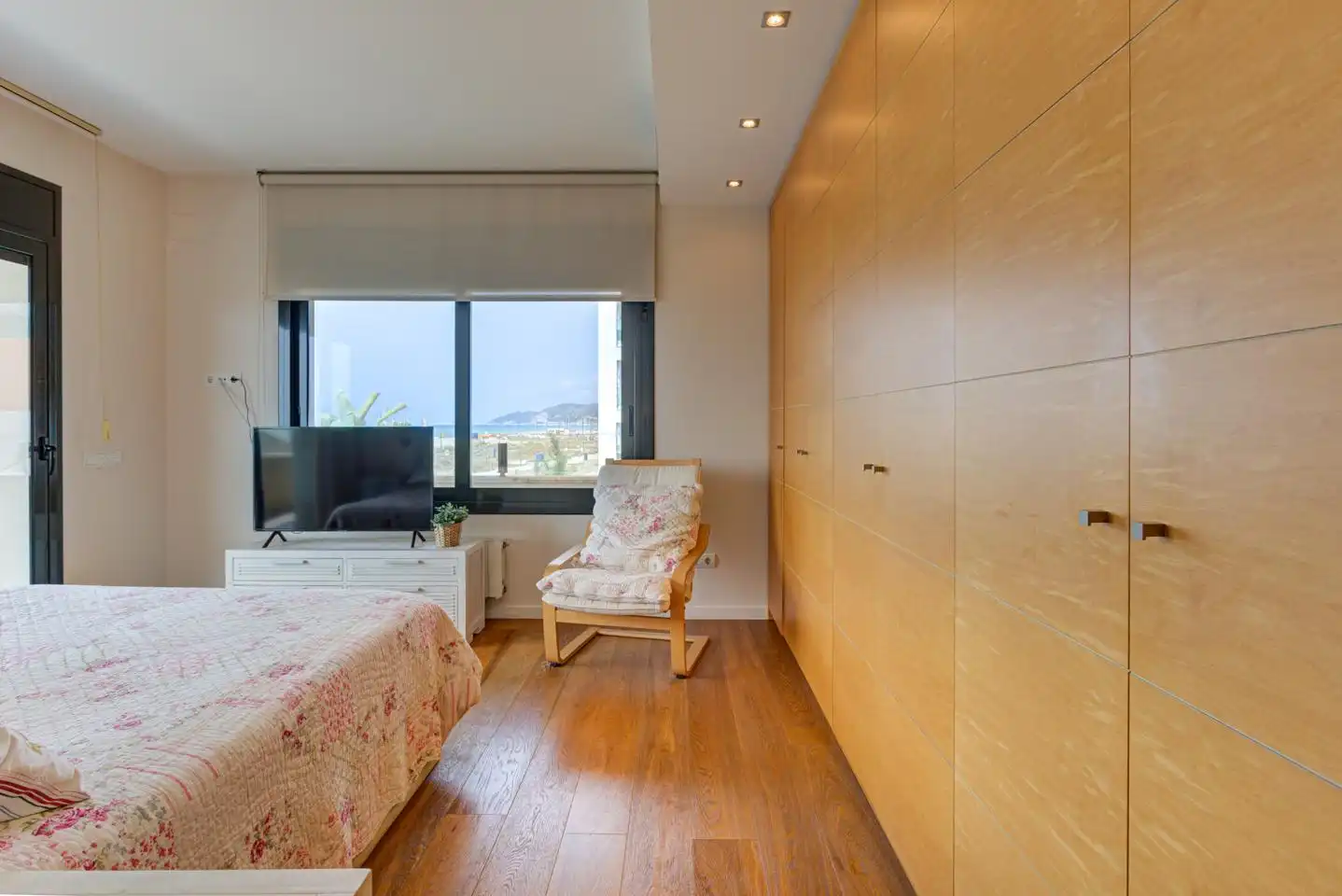 Schlafzimmer von Haus oder Chalet zum Verkauf in Castelldefels mit Klimaanlage, Heizung und Privatgarten