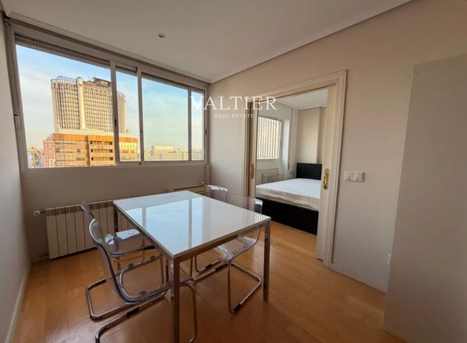 Habitación de Piso de alquiler en  Madrid Capital con Aire acondicionado, Calefacción y Amueblado