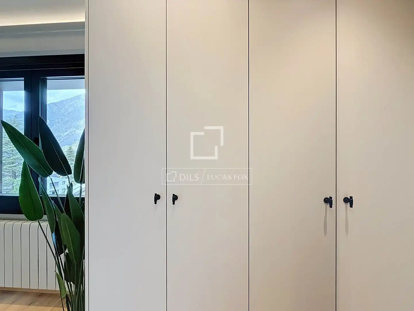 Dormitori de Casa o xalet en venda en Madrid amb Calefacció, Jardí privat i Parquet
