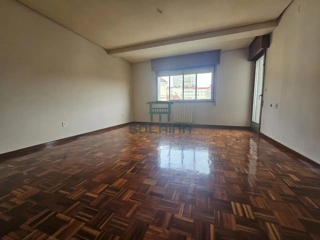 Wohnzimmer von Wohnung zur Miete in Ourense Capital  mit Heizung, Parkett und Abstellraum